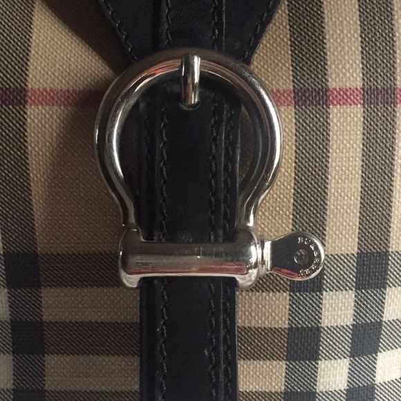 Authentic  Classic Burberry bag - Picture 3 of 7